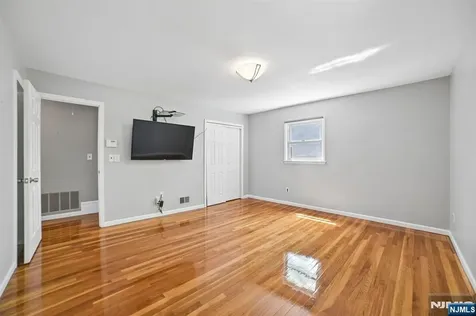 743 Wood Avenue Edison NJ 08820