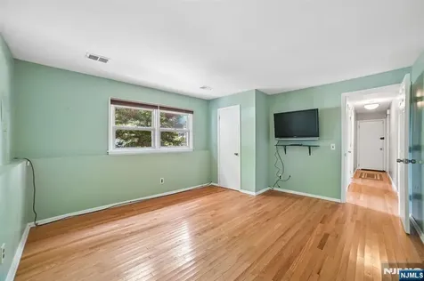 743 Wood Avenue Edison NJ 08820