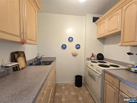 380 Mountain Union City NJ 07087