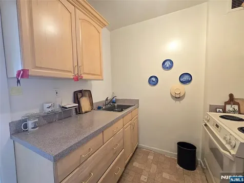 380 Mountain Union City NJ 07087