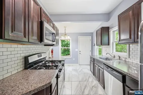 16 Morsemere Road West Milford NJ 07421