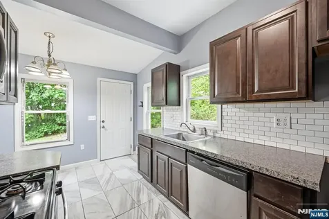 16 Morsemere Road West Milford NJ 07421
