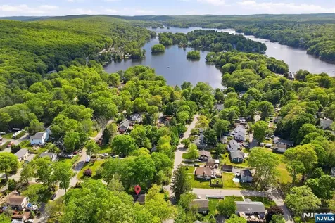 16 Morsemere Road West Milford NJ 07421