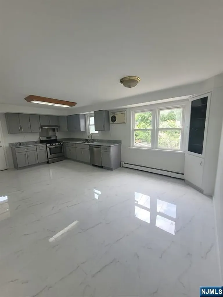 360 New York Avenue Lyndhurst NJ 07071