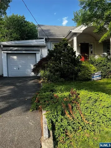 8 Beach Road Verona NJ 07044