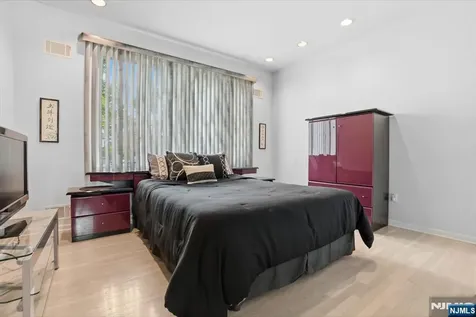 1 Timber Rock Court Cedar Grove NJ 07009