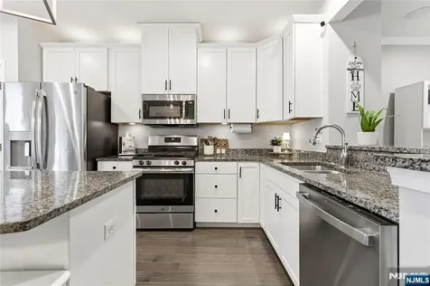 706 Bayside Court South Amboy NJ 08879