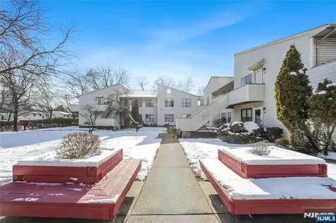 44 Coriander Way Englewood NJ 07631