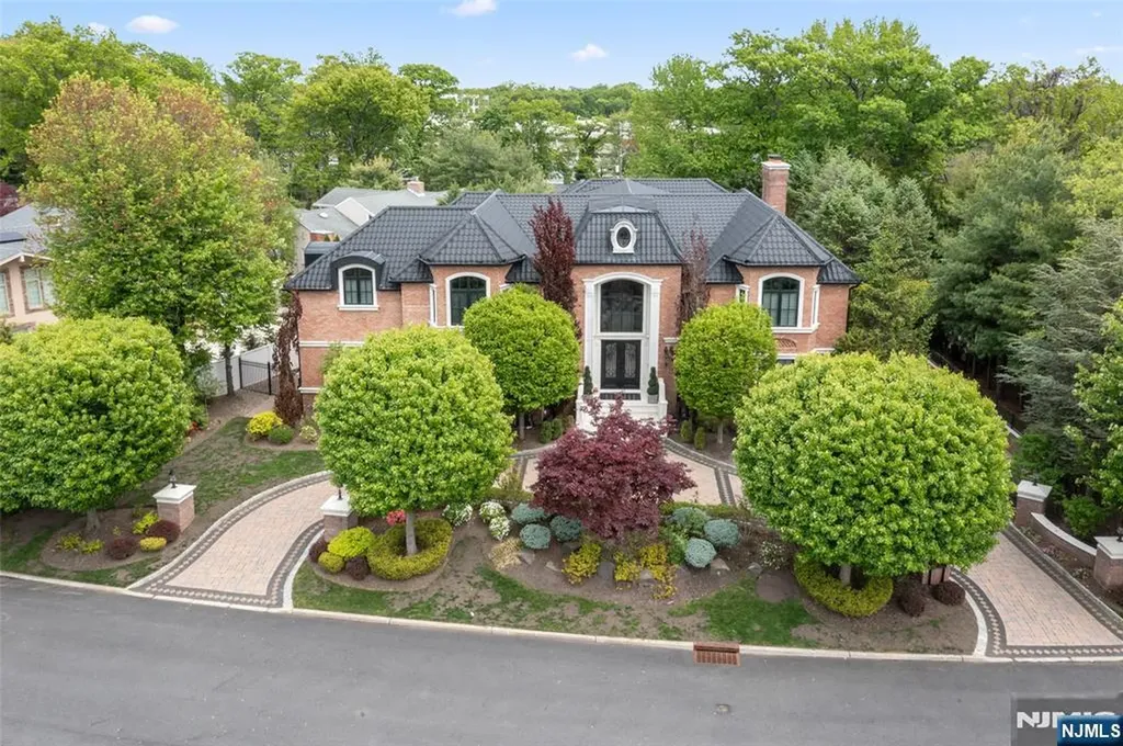 675 Summit Street Englewood Cliffs NJ 07632