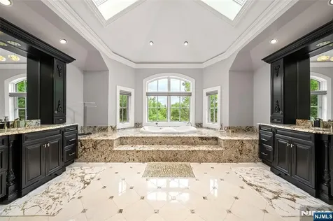 675 Summit Street Englewood Cliffs NJ 07632