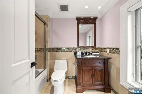 675 Summit Street Englewood Cliffs NJ 07632