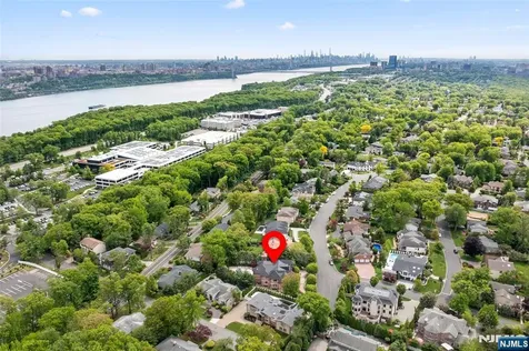 675 Summit Street Englewood Cliffs NJ 07632
