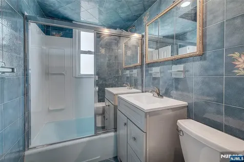 33 Fournier Crescent Elmwood Park NJ 07407