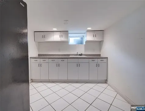 33 Fournier Crescent Elmwood Park NJ 07407