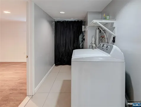 33 Fournier Crescent Elmwood Park NJ 07407