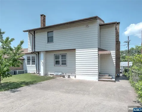 33 Fournier Crescent Elmwood Park NJ 07407