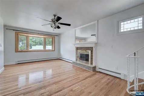 33 Fournier Crescent Elmwood Park NJ 07407