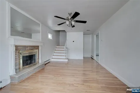 33 Fournier Crescent Elmwood Park NJ 07407