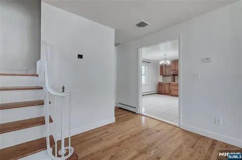 33 Fournier Crescent Elmwood Park NJ 07407