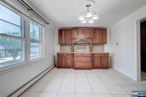 33 Fournier Crescent Elmwood Park NJ 07407