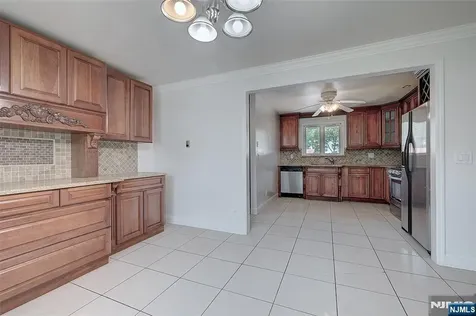33 Fournier Crescent Elmwood Park NJ 07407