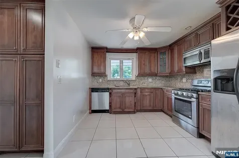 33 Fournier Crescent Elmwood Park NJ 07407
