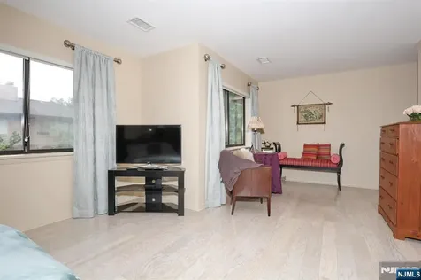 164 Winchester Court Twp Of Washington NJ 07676