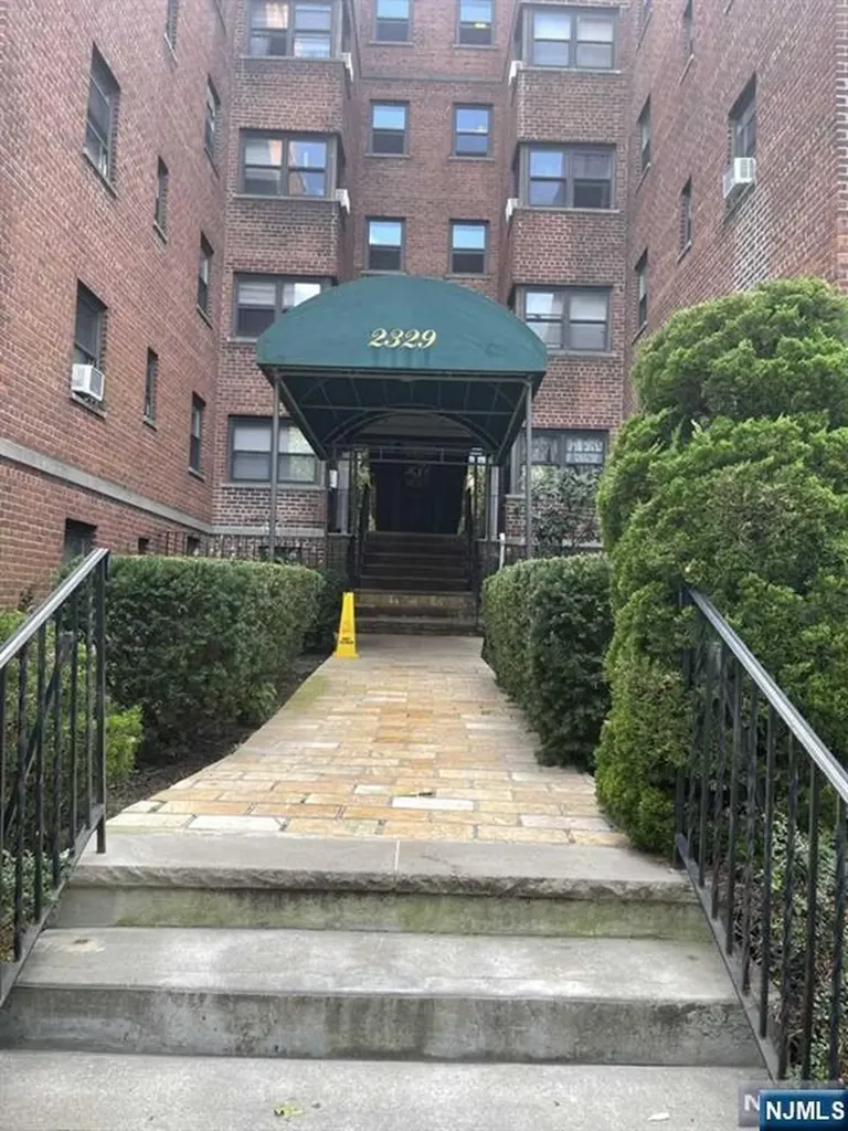 2329 Hudson Terrace Fort Lee NJ 07024