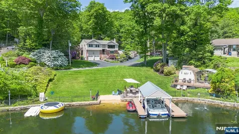 21 Skyline Drive Hopatcong NJ 07821
