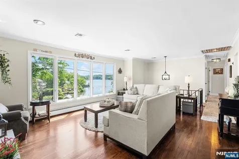 21 Skyline Drive Hopatcong NJ 07821