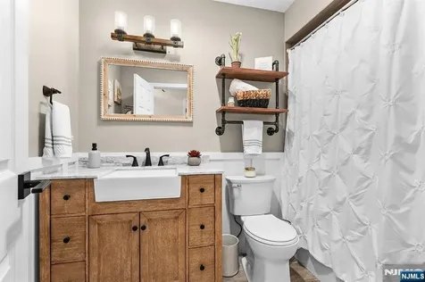 21 Skyline Drive Hopatcong NJ 07821