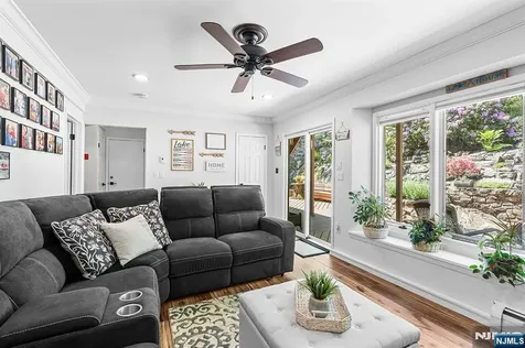 21 Skyline Drive Hopatcong NJ 07821
