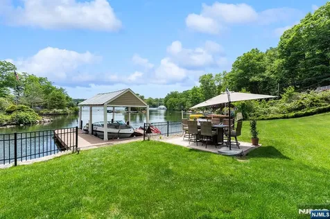 21 Skyline Drive Hopatcong NJ 07821