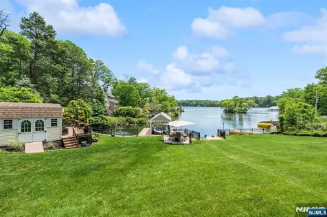 21 Skyline Drive Hopatcong NJ 07821