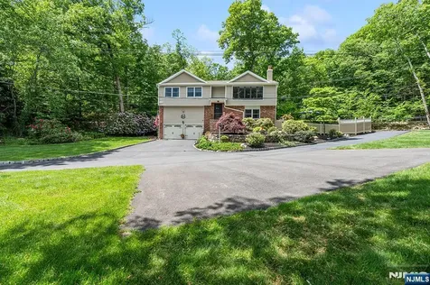 21 Skyline Drive Hopatcong NJ 07821