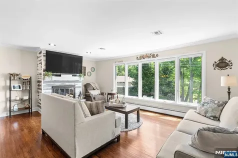 21 Skyline Drive Hopatcong NJ 07821