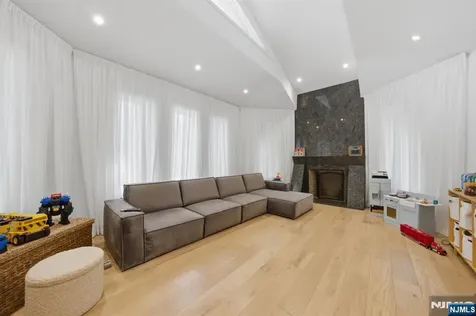291 Truman Drive Cresskill NJ 07626
