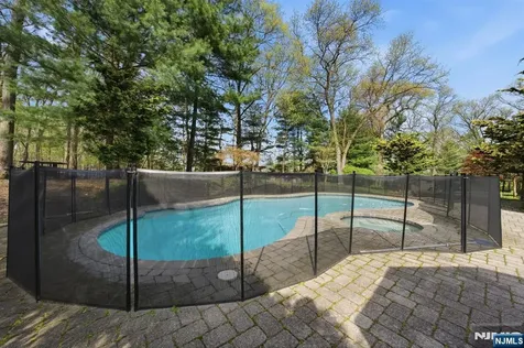291 Truman Drive Cresskill NJ 07626