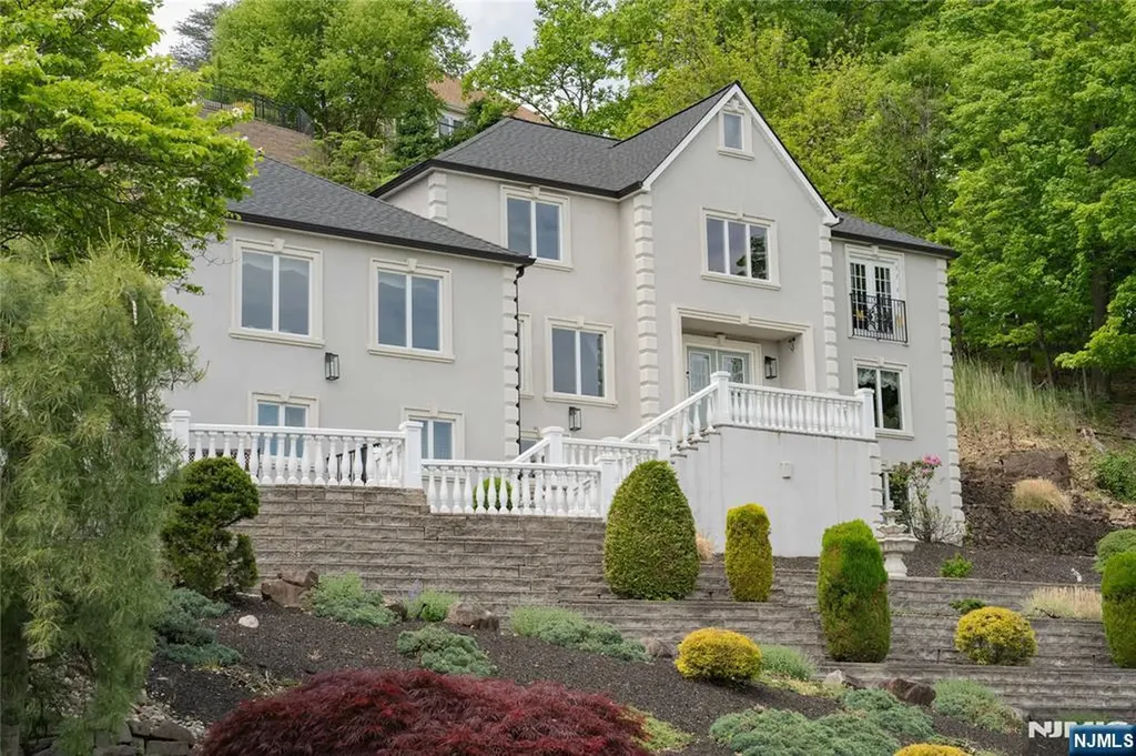 207 Eileen Drive Cedar Grove NJ 07009