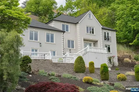 207 Eileen Drive Cedar Grove NJ 07009
