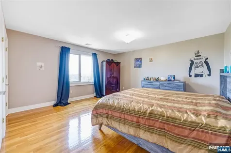 207 Eileen Drive Cedar Grove NJ 07009