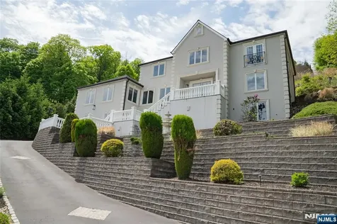 207 Eileen Drive Cedar Grove NJ 07009