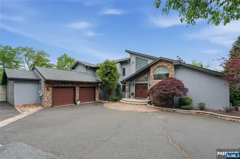 89 Columbus Avenue Totowa NJ 07512