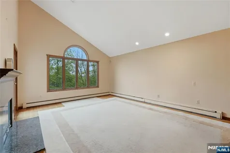 89 Columbus Avenue Totowa NJ 07512