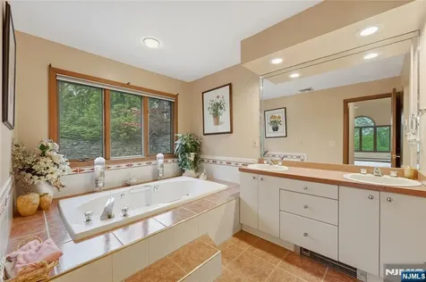 89 Columbus Avenue Totowa NJ 07512