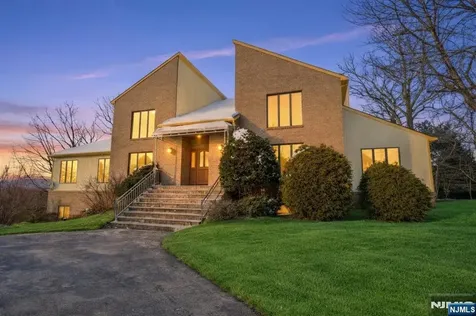 32 Sylvan Drive Montville Township NJ 07058