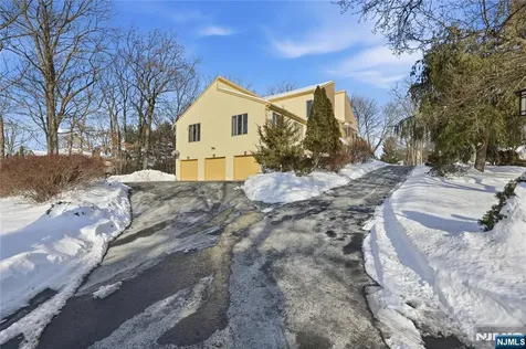 32 Sylvan Drive Montville Township NJ 07058