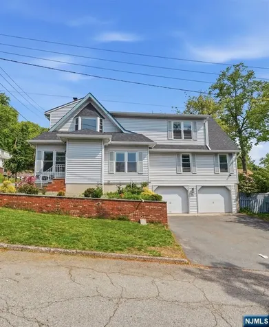 31 Knoble Place Hawthorne NJ 07506