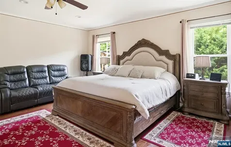 31 Knoble Place Hawthorne NJ 07506