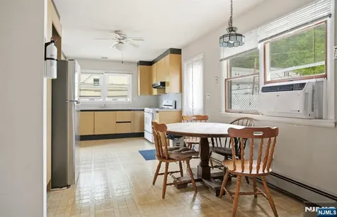 31 Knoble Place Hawthorne NJ 07506